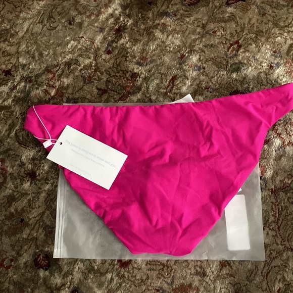 NWT Revly Sport Leigh Bottoms size M, Hot Pink - Picture 3 of 9